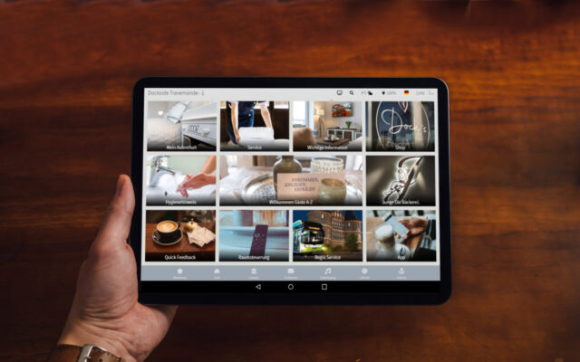 In-Room Tablet mit digitaler Gästemappe better.guest und Layout vom Dockside Travemünde