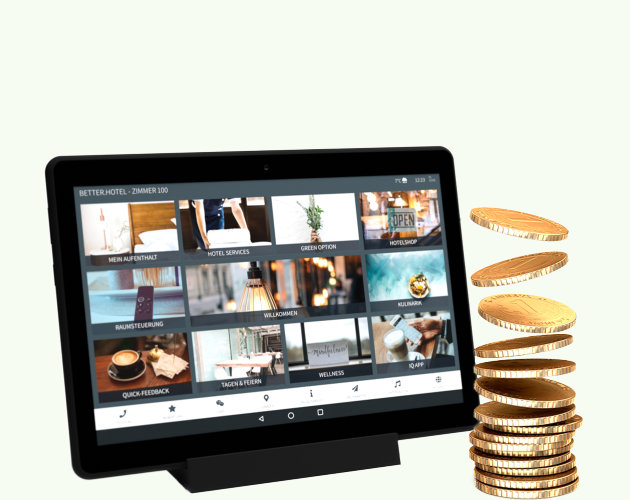 Digitale Gästemappe auf dem In-Room Tablet mit einem Stapel Münzen