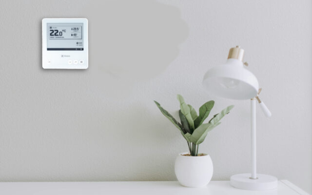 smartes lorawan-thermostat für fan coil steuerung an heller wand
