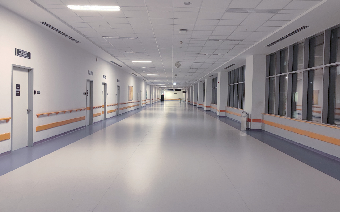 Klinkflur Krankenhaus Energierichtlinien