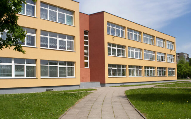 Schulgebäude außenansicht