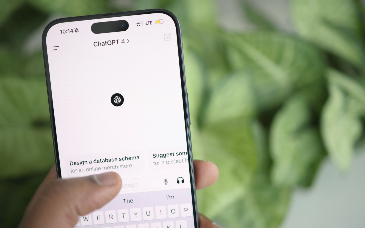 smartphone hand chat gpt ki ai